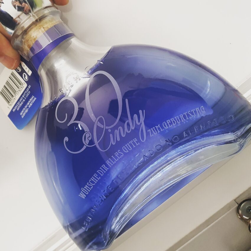 Vodka-Flasche mit Gravur bis 45 Zeichen